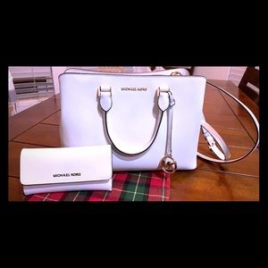 Micheal Kors Purse & Wallet